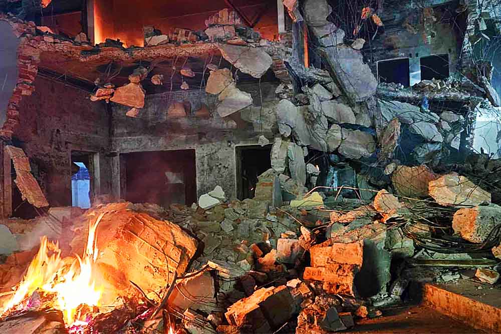 ধানমন্ডির ৩২ নম্বর বাড়ি গুঁড়িয়ে দেওয়া হলো