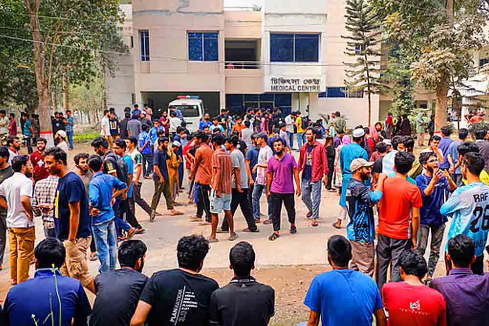 কুয়েটের প্রশাসনিক-একাডেমিক ভবনে শিক্ষার্থীদের তালা