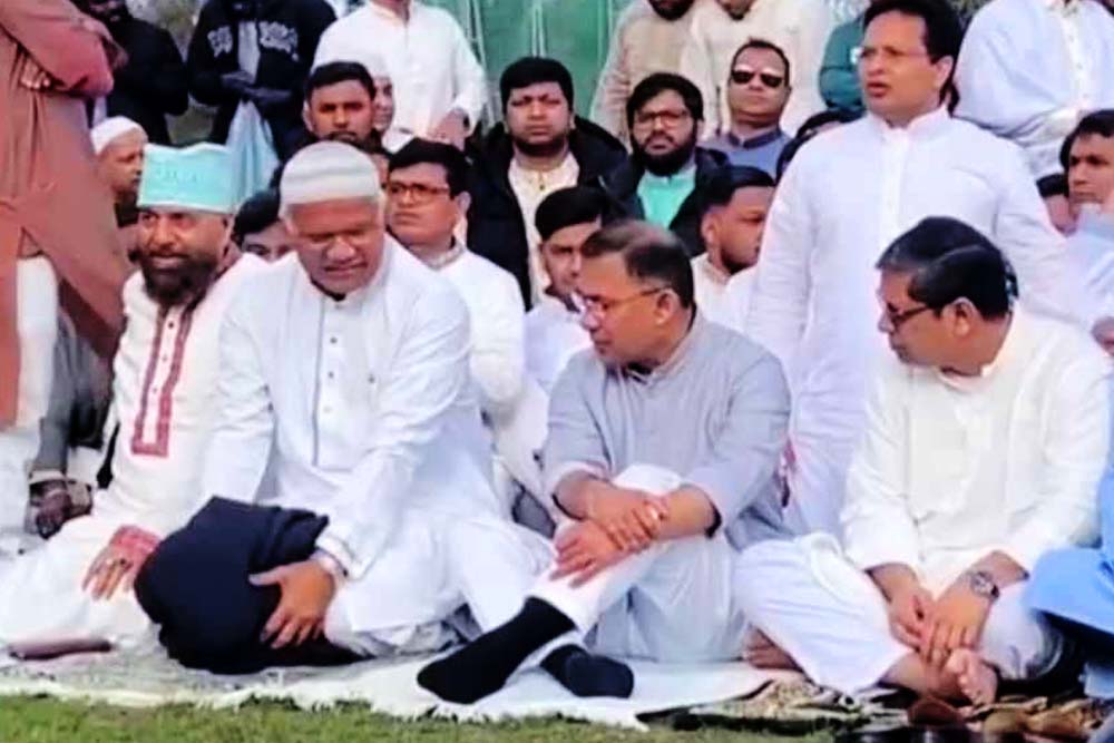 লন্ডনের কিংসমেডাও মাঠে ঈদের নামাজ পড়লেন তারেক রহমান