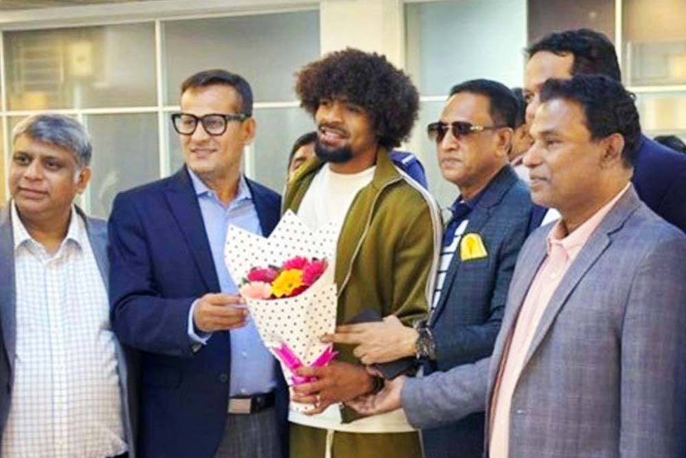 হামজা এখন বাংলাদেশে, ফুটবল দুনিয়ার বিস্ময় প্রকাশ