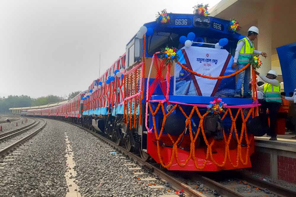 যমুনা রেলসেতুতে ট্রেন চললো ১২০ কিলোমিটার গতিতে