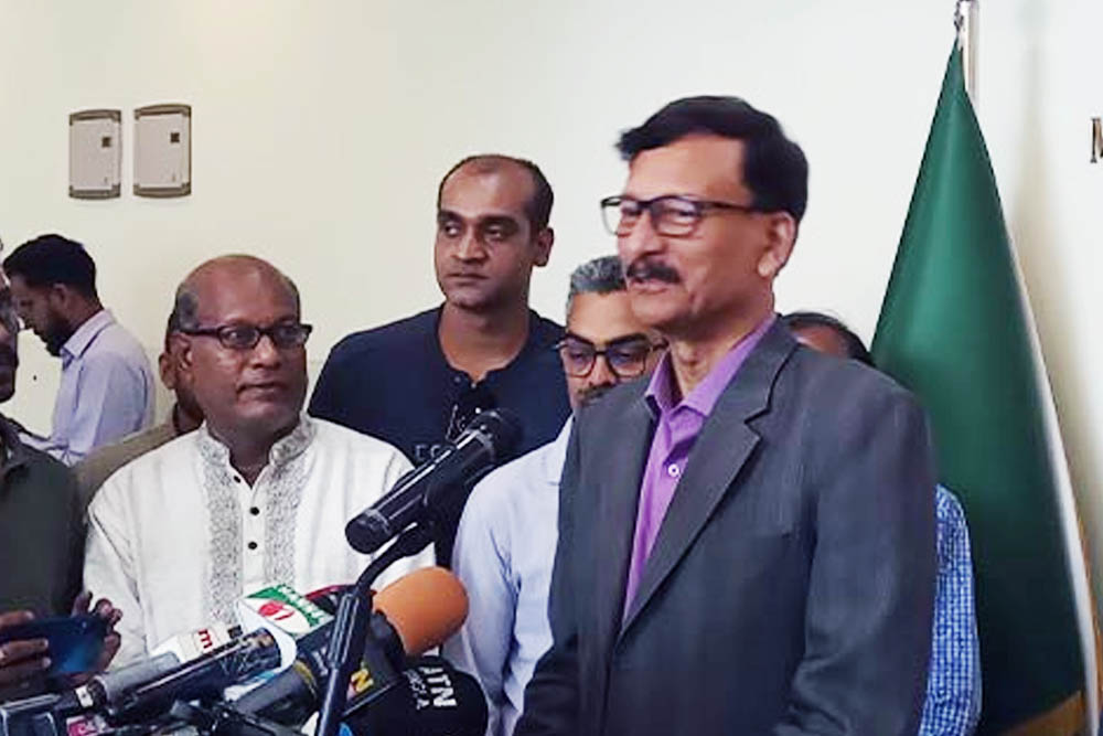 ভারতের ভিসা প্রসঙ্গে উপদেষ্টা : শূন্যতা থাকে না, মানুষ অন্য দেশে সমাধান খুঁজে নেয়