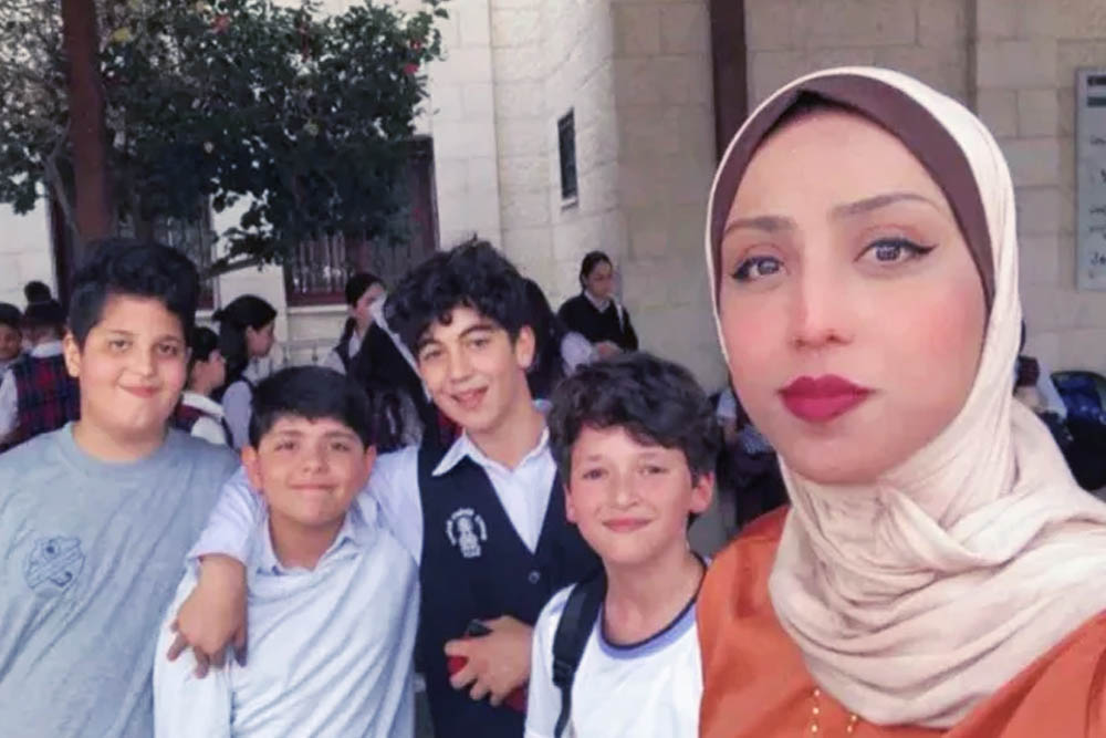 বোমাবর্ষণে অবিরাম আতঙ্কের মধ্যে নিজের জীবনযুদ্ধে কথা লিখেছেন ফিলিস্তিনি নারী রুয়াইদা