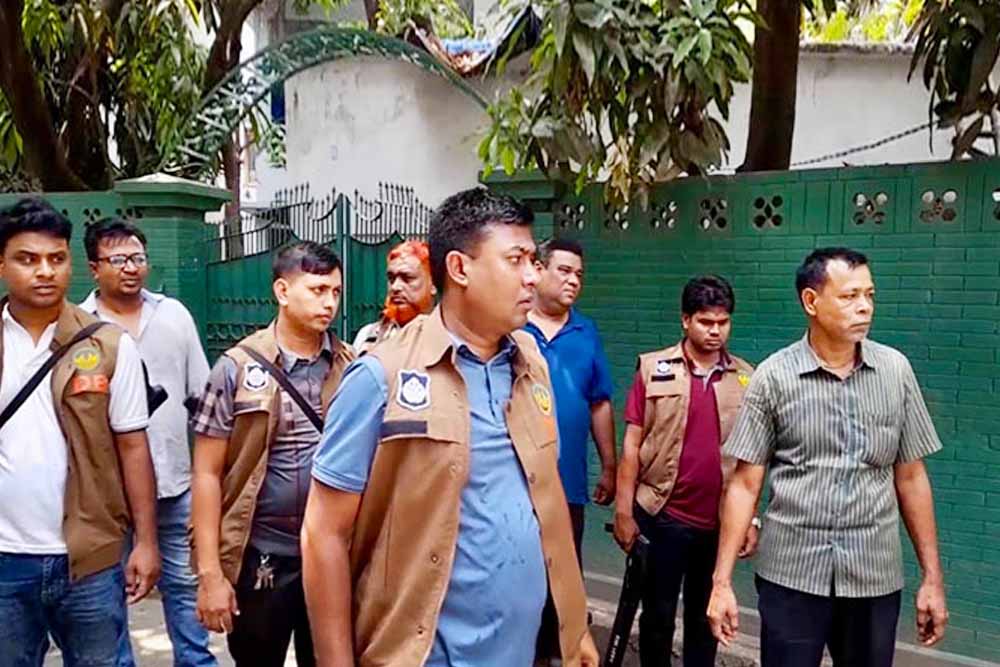 রিকশা আরোহীর চোখে মরিচের গুঁড়া ছিটিয়ে ১০ লাখ টাকা ছিনতাই