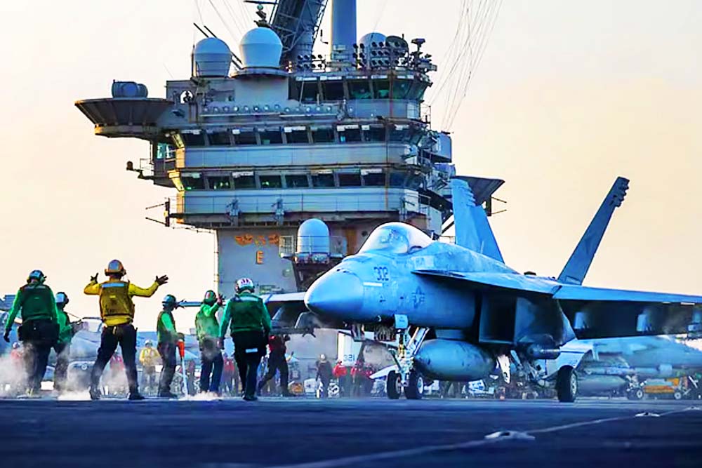 ইয়েমেনে হামলা চালাতে গিয়ে ৭২৬ কোটি টাকার মার্কিন যুদ্ধবিমান সাগরে ডুবল