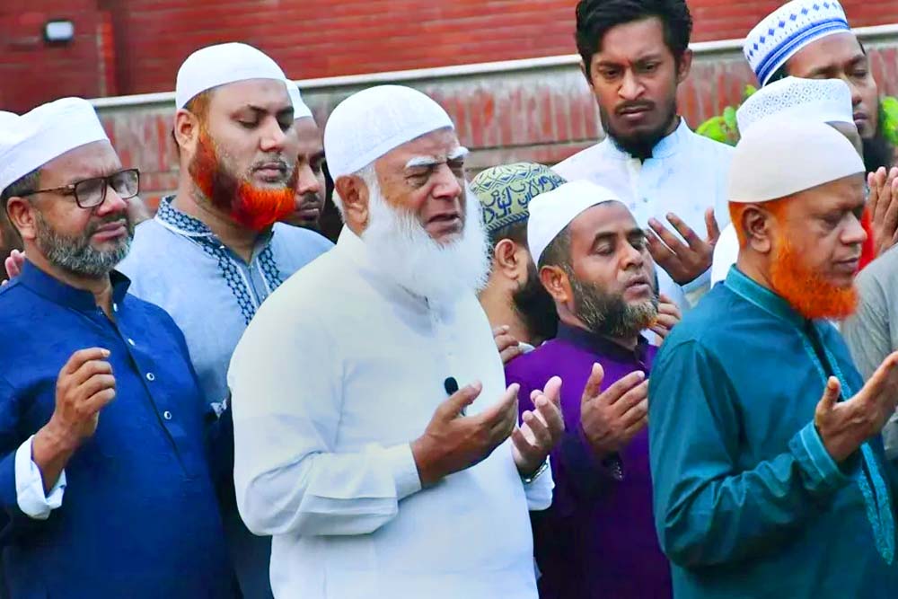 ব্যারিস্টার আব্দুর রাজ্জাকের কবর জিয়ারত করলেন জামায়াত আমির