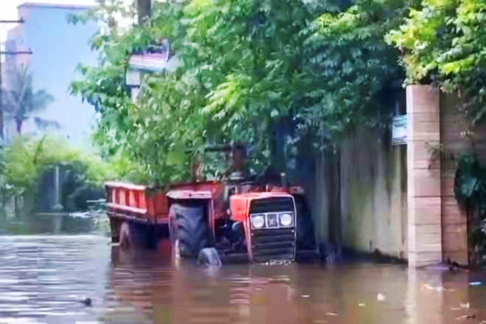 আবারও বন্যার কবলে পড়ে মহাবিপদে মানুষ