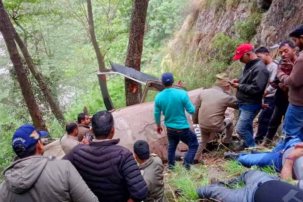 ভারতে হেলিকপ্টার বিধ্বস্ত হয়ে পাইলটসহ নিহত ৬