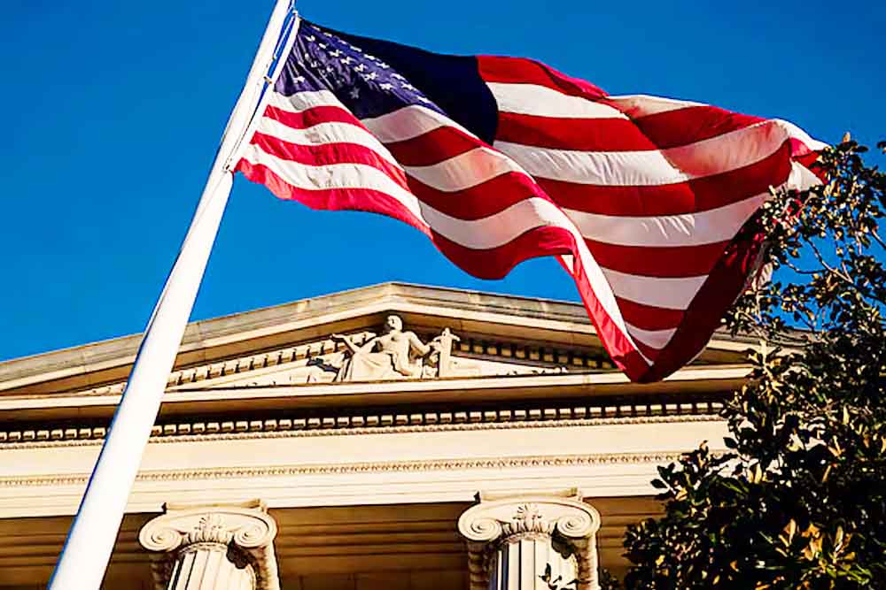 ট্রাম্প প্রশাসন অনির্দিষ্টকালের জন্য স্থগিত করল যুক্তরাষ্ট্রে শিক্ষার্থী ভিসার অ্যাপয়েন্টমেন্ট