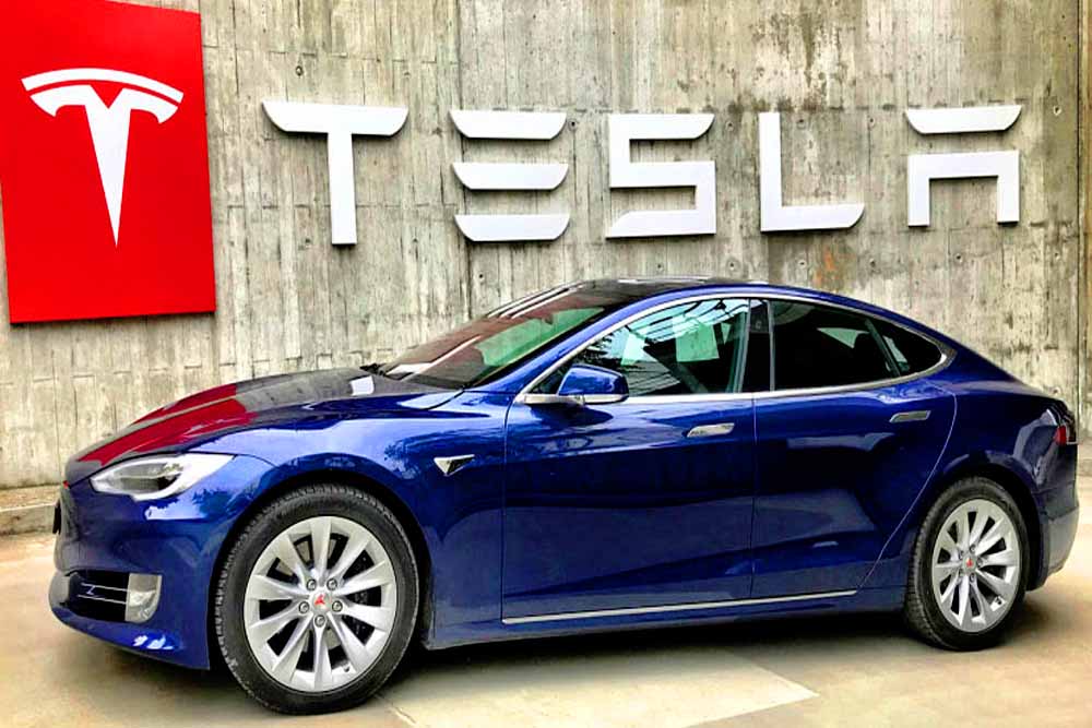 ১০ হাজার ক্রেতা ইলন মাস্কের টেসলার বিরুদ্ধে মামলা করলেন