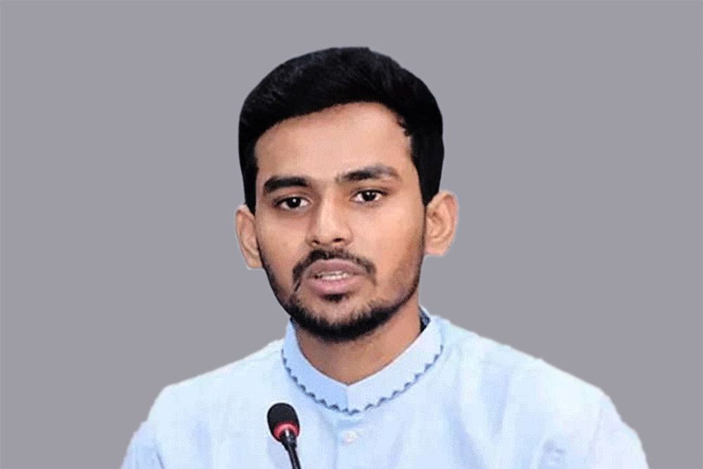 ভুলবশত একটি ম্যাগাজিন ব্যাগে ছিল: উপদেষ্টা আসিফ মাহমুদ