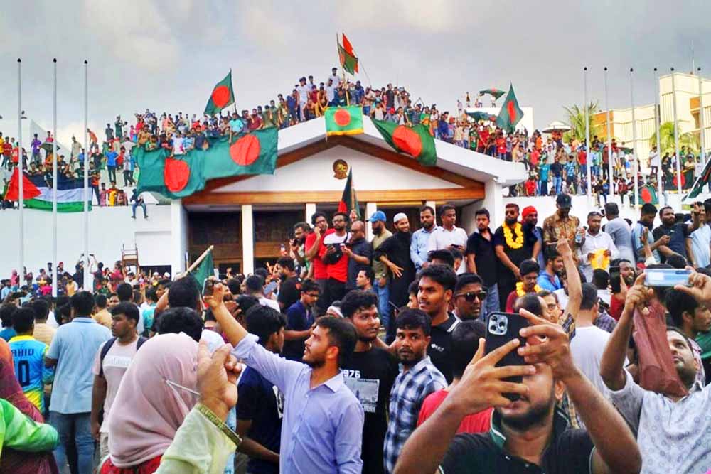 হাইকোর্টের যে রায়কে ঘিরে সৃষ্ট আন্দোলনে পতন ঘটে শেখ হাসিনার