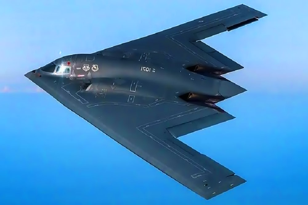 ইরানের পারমাণবিক স্থাপনায় বি-২ বোমারু বিমান দিয়ে হামলা চালিয়েছে যুক্তরাষ্ট্র