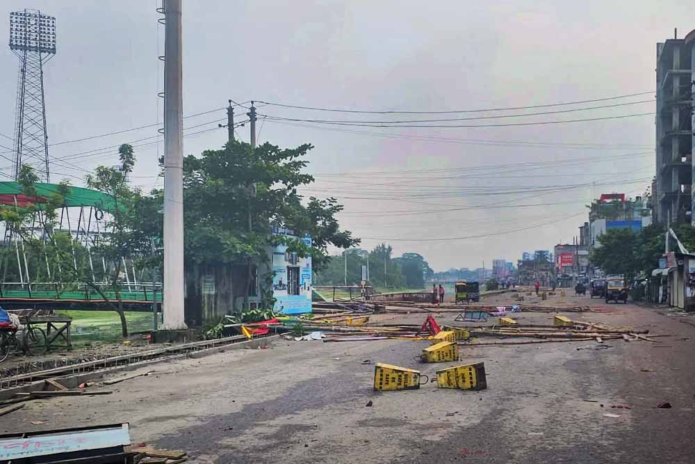 গোপালগঞ্জে চলছে কারফিউ, আটক ১৪