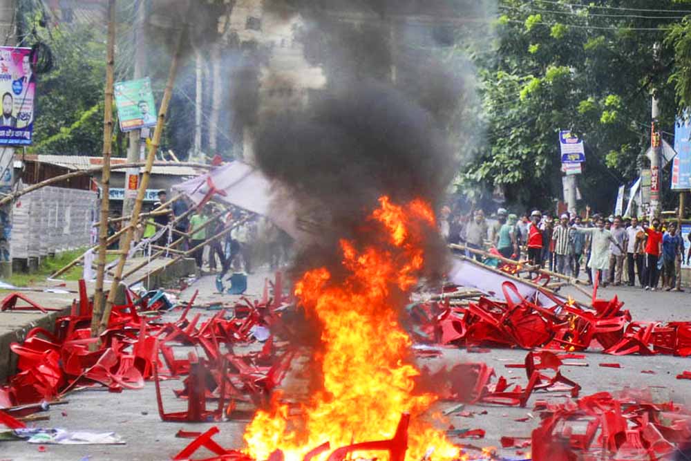 থমথমে গোপালগঞ্জ, দিনভর হামলা-সংঘর্ষ, প্রাণহানি ৪ জন