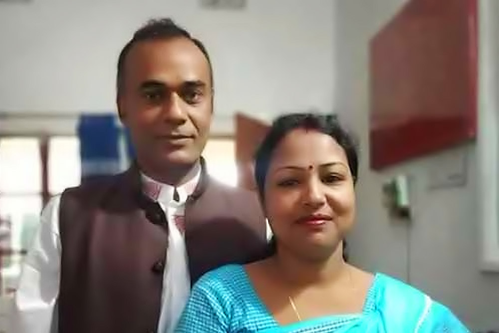 থাকেন ভারতে, বেতন তোলেন বাংলাদেশে