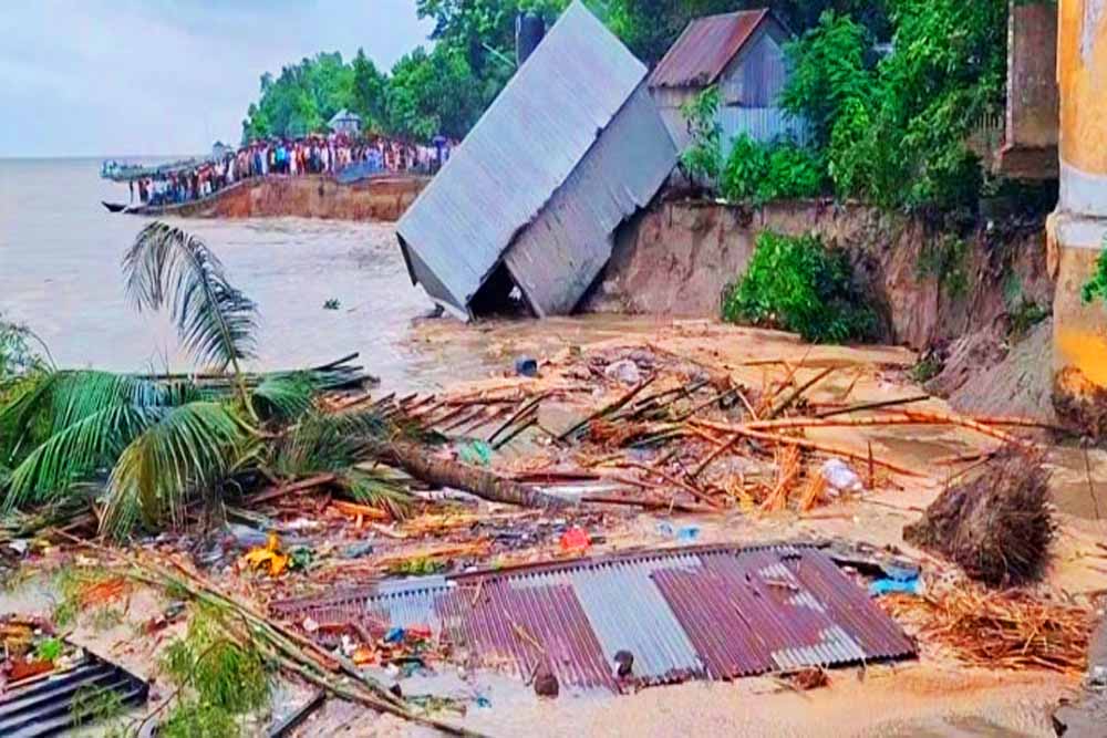 শরীয়তপুরের জাজিরায় চলছে পদ্মার তান্ডব, ৫ শতাধিক পরিবার ভাঙন আতঙ্কে