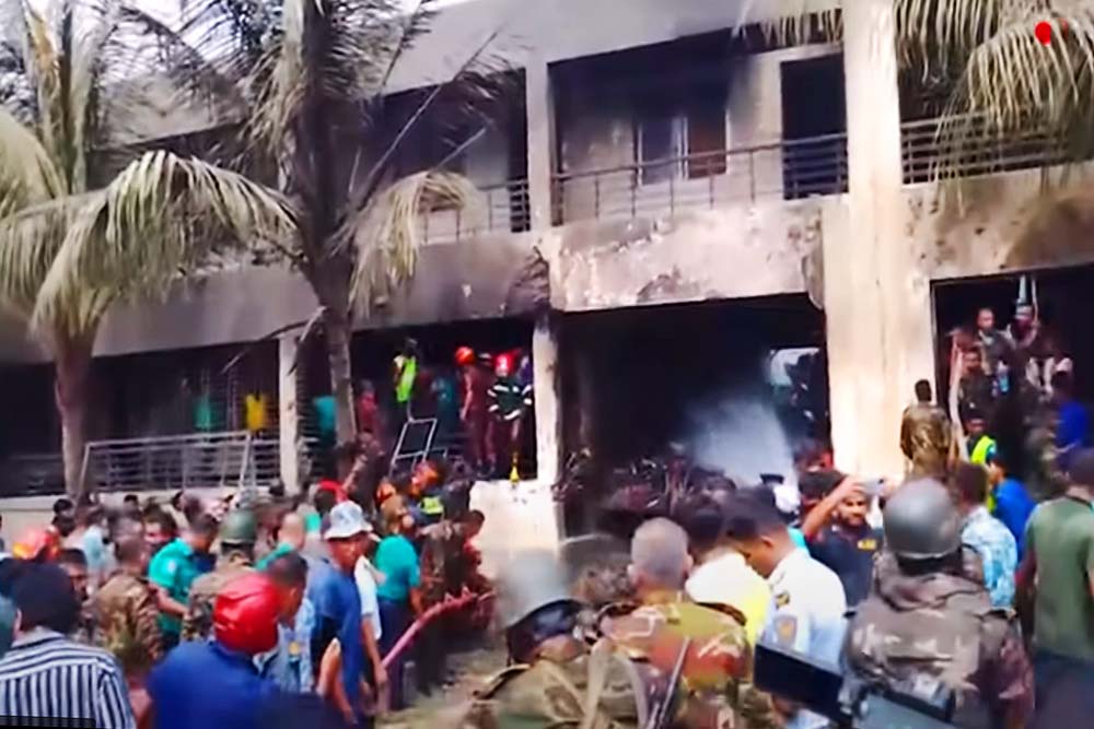 হঠাৎ কন্ট্রোল রুমের সঙ্গে যোগাযোগ বিচ্ছিন্ন, কী ঘটেছিল বিমানটিতে