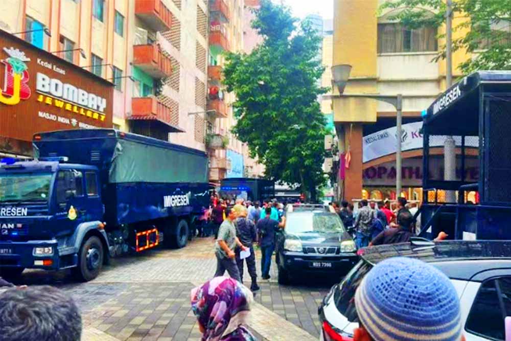 মালয়েশিয়ায় মসজিদ ইন্ডিয়াতে অভিযানে বাংলাদেশীসহ শতাধিক আটক