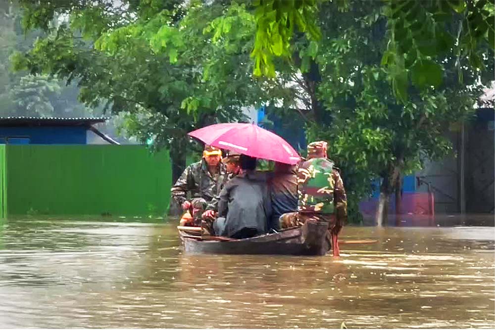 গ্রামের পর গ্রাম তলিয়ে যাচ্ছে বন্যার পানিতে