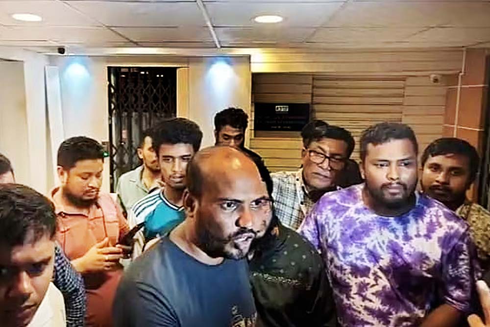 হঠাৎ বন্ধ ফ্লাইট এক্সপার্ট, পাল্টাপাল্টি অভিযোগ মালিক ও কর্মকর্তার