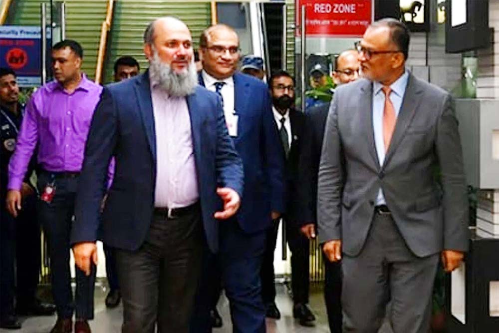 পাকিস্তানের বাণিজ্যমন্ত্রী ৪ দিনের সফরে ঢাকায়