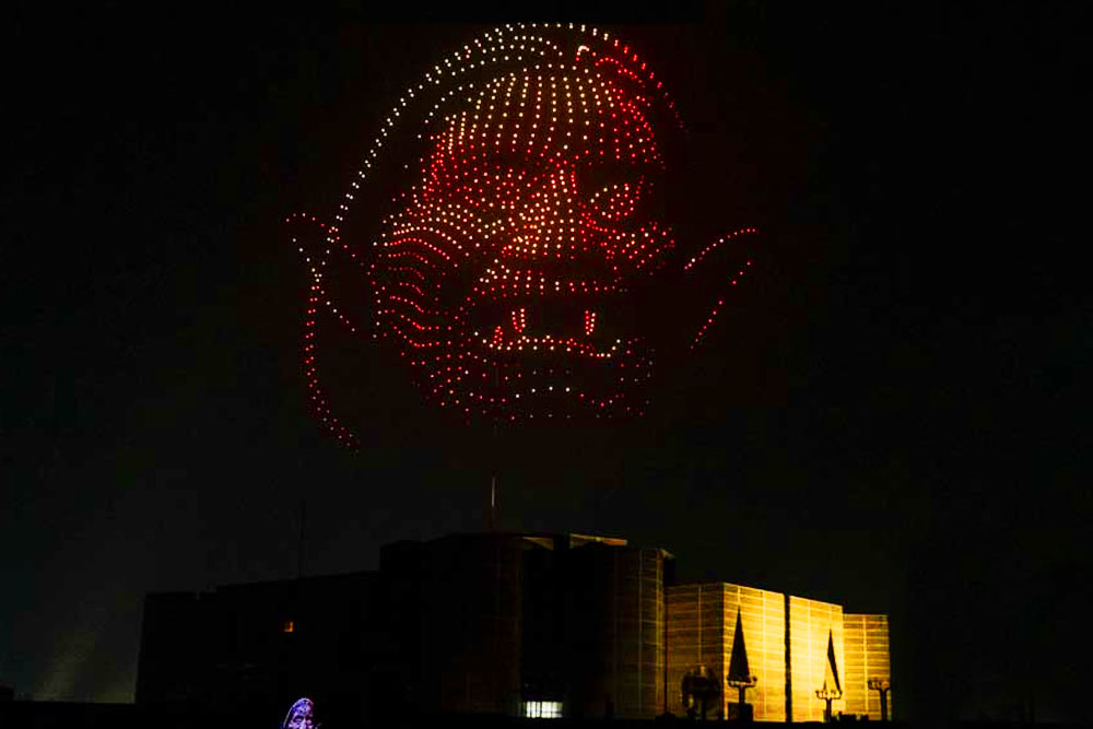 রাতের আকাশে হাজার ড্রোন, ‘ডু ইউ মিস মি?’