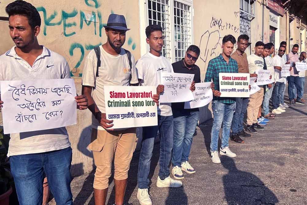 বৈধ ভিসায় ইতালি গিয়ে কর্মহীন বাংলাদেশিরা, দূতাবাসে স্মারকলিপি দিল ভুক্তভোগীরা