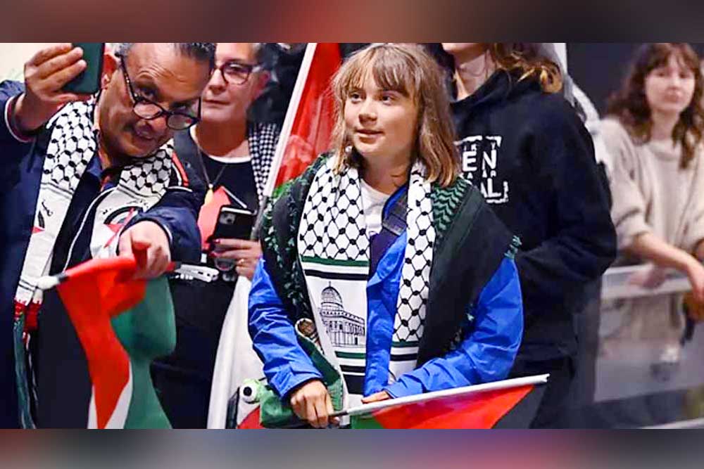 ফ্লোটিলা কর্মীদের ভয়াবহ নির্যাতনের অভিযোগ, ইসরায়েলি পতাকায় চুমু দিতে গ্রেটার চুল ধরে টান