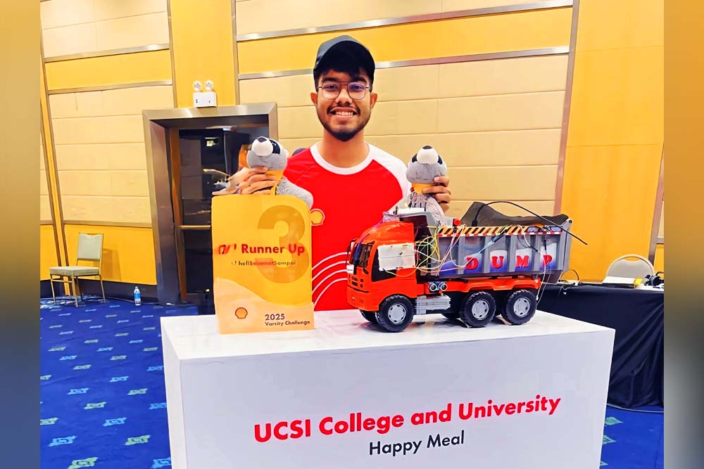 মালয়েশিয়ায় প্রযুক্তি উদ্ভাবন প্রতিযোগিতায় চমক দেখালেন বাংলাদেশের মুশফিক