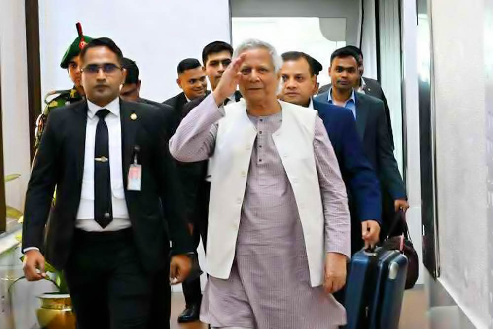 দেশে ফিরেছেন প্রধান উপদেষ্টা