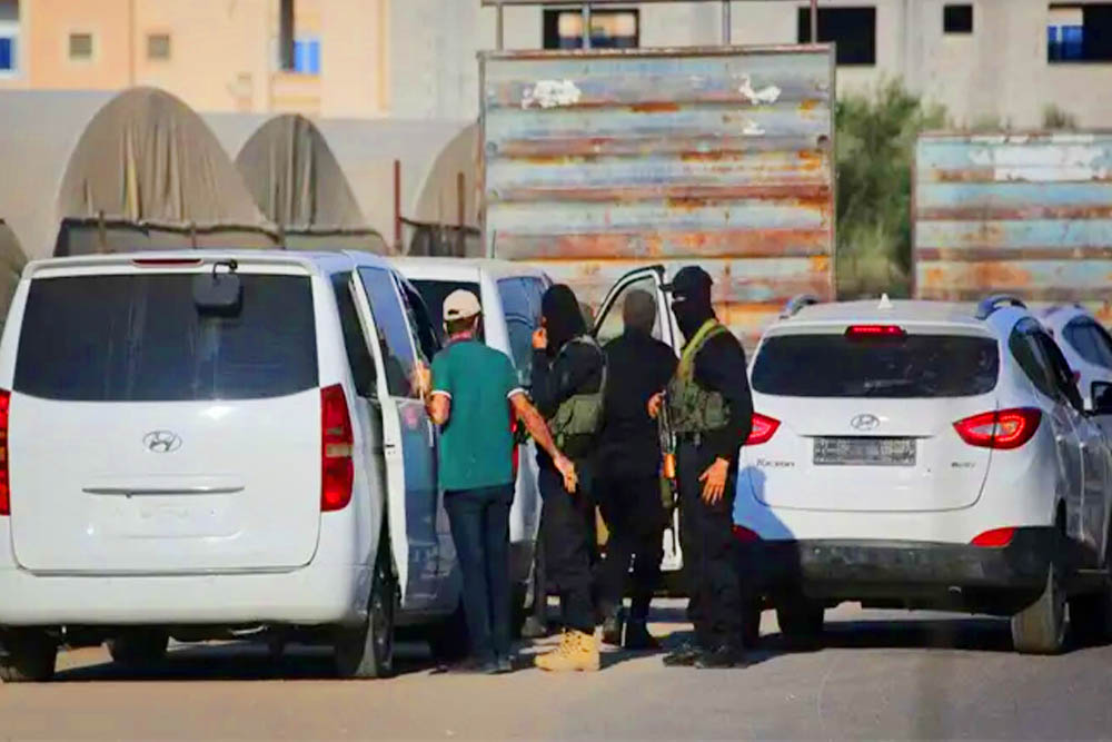 ইসরায়েলের সব জিম্মিকে মুক্তি দিল হামাস