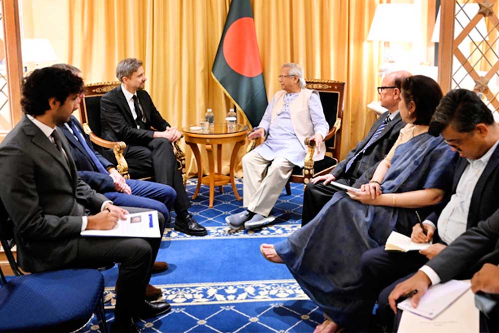 প্রধান উপদেষ্টার সঙ্গে রোমে  আইএফএডি প্রেসিডেন্টের বৈঠক