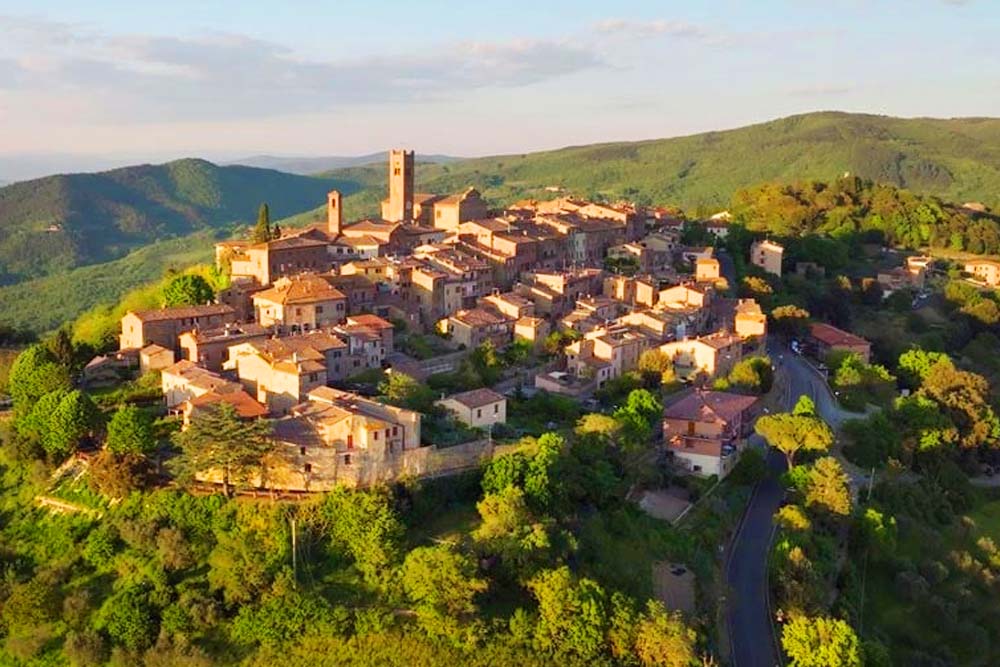 ইতালির যে গ্রামে বসবাস করলেই মিলবে ২৭ লাখ টাকা !