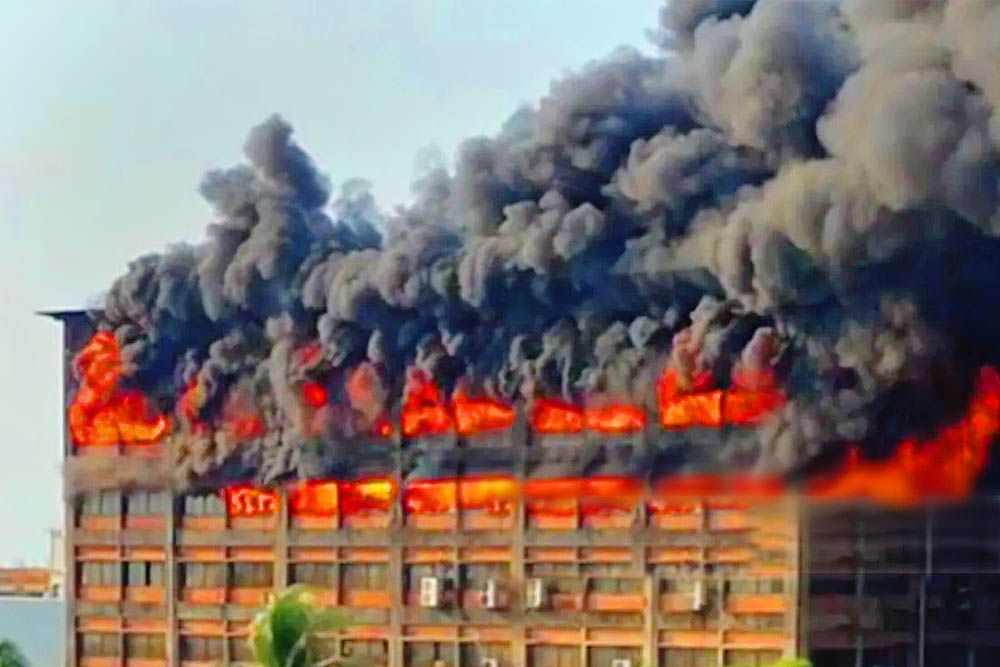 চট্টগ্রাম ইপিজেডে ভয়াবহ আগুন  নিয়ন্ত্রণে ১৪ ইউনিট