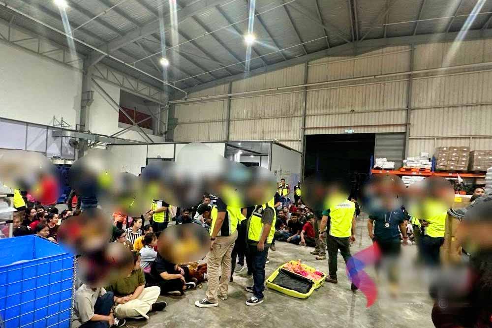 মালয়েশিয়ায় কারখানায় ইমিগ্রেশন অভিযানে আটক ৪৫ বাংলাদেশিসহ ১২৩ বিদেশি