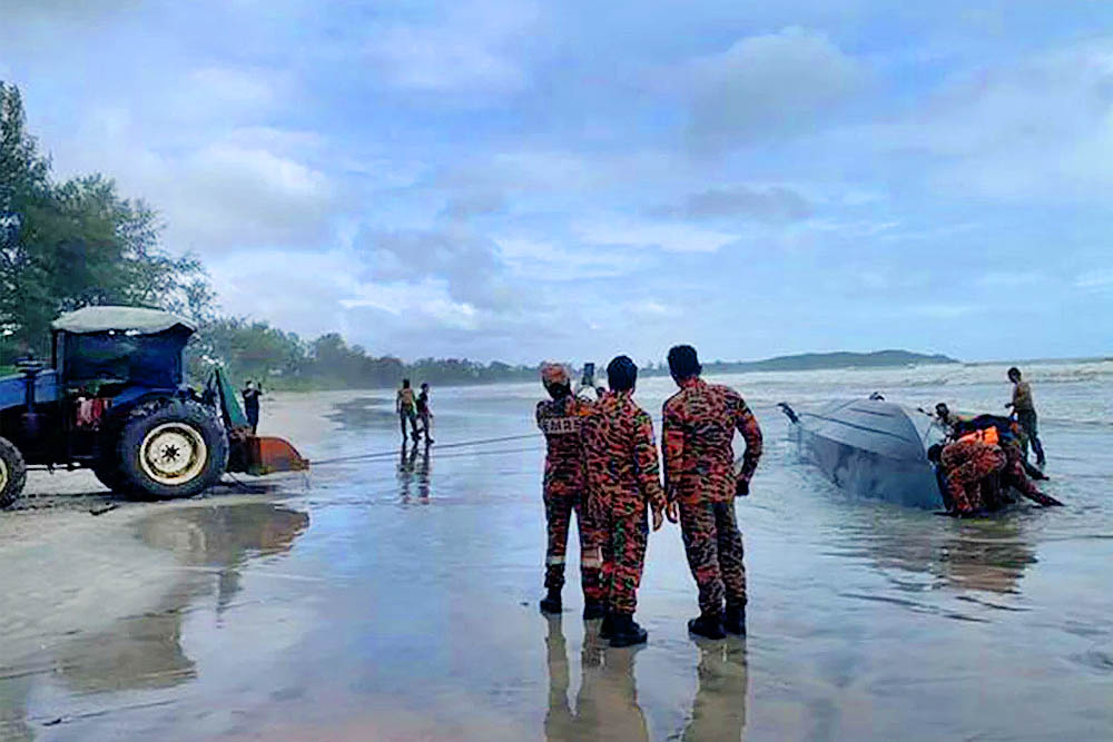 মালয়েশিয়া-থাইল্যান্ড সীমান্তে অবৈধ অভিবাসী বহনকারী নৌকাডুবি,  শতাধিক নিখোঁজ