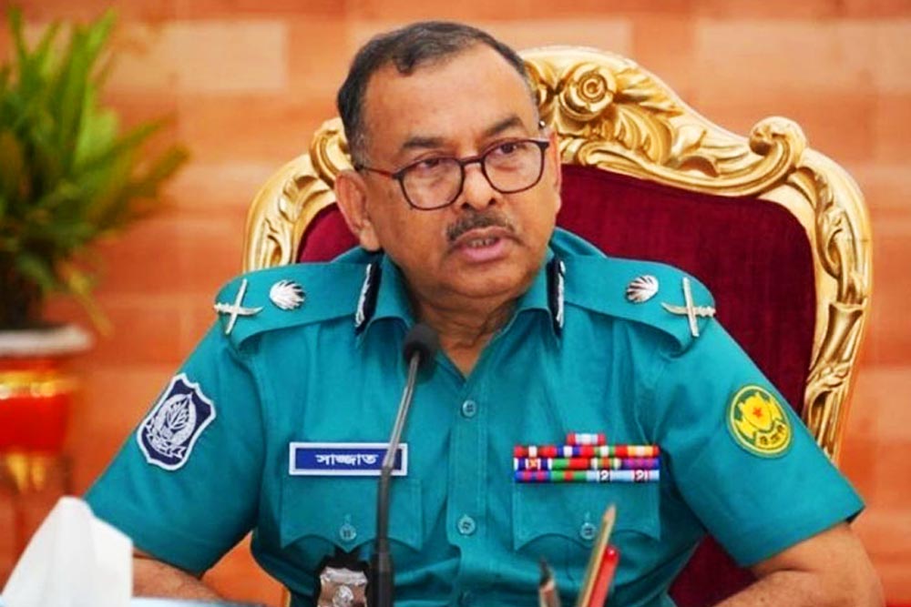 মানুষ ও পুলিশের ওপর ককটেল নিক্ষেপ করলে গুলির নির্দেশ