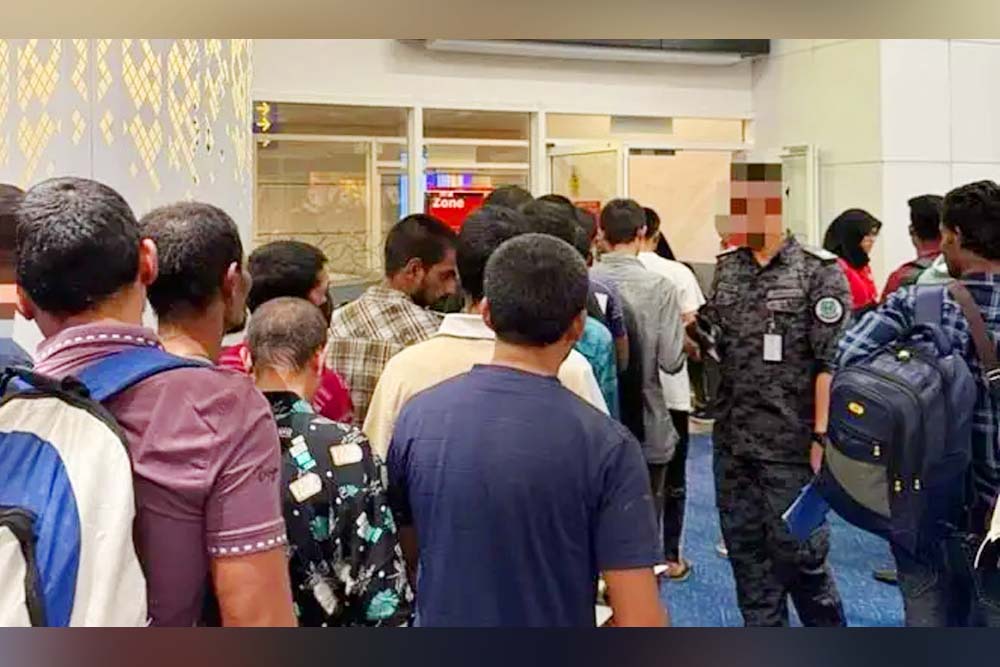 ৪৯ বাংলাদেশিকে ফেরত পাঠালো মালয়েশিয়া