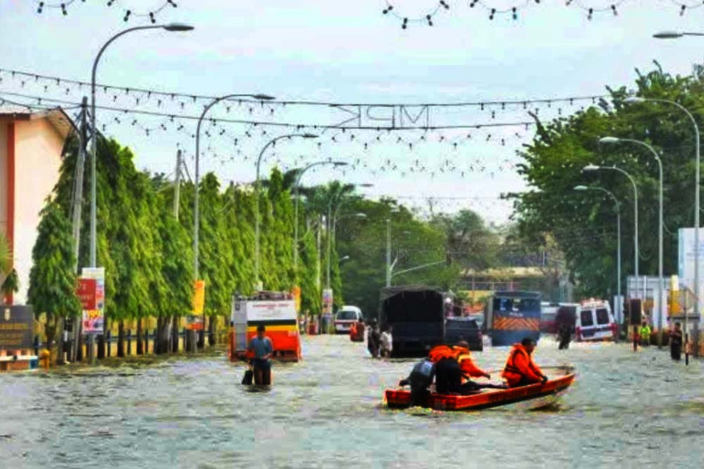 মালয়েশিয়ায় কয়েকদিনের টানা বর্ষণে ভয়াবহ বন্যা, আশ্রয়কেন্দ্রে প্রায় ১৪ হাজার মানুষ