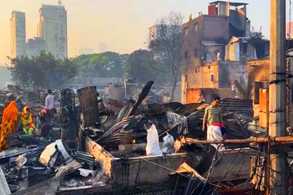 কড়াইলের পোড়া বস্তিতে নিঃস্ব হওয়ার বেদনা, সঙ্গে সন্দেহ এবং ক্ষোভ