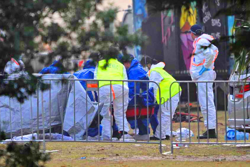 অস্ট্রেলিয়ার বন্ডাই বিচে ১৫ জনকে গুলি করে হত্যার পেছনে ‘ছেলে ও বাবা’