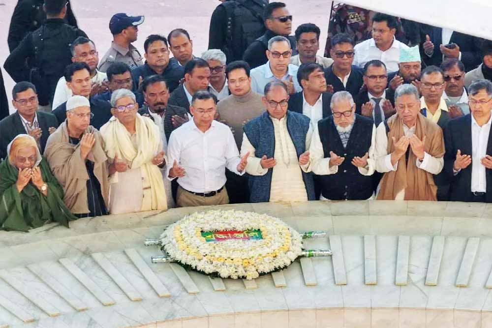 বাবার কবর জিয়ারত করলেন তারেক রহমান