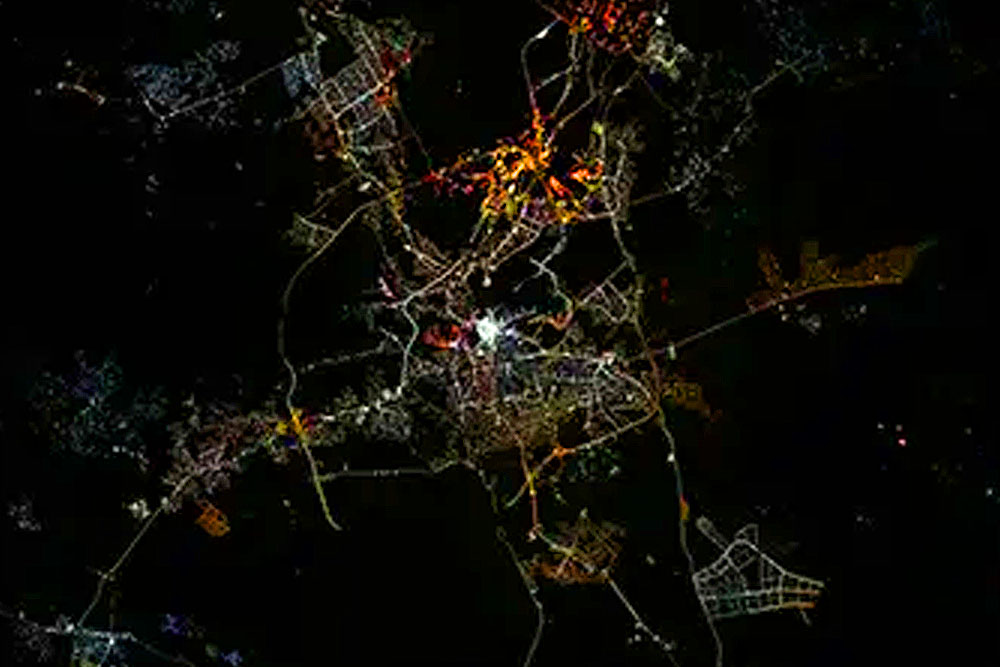 মহাকাশ থেকে তোলা ঝলমলে মক্কায় উজ্জ্বল আলোয় দেখা গেল পবিত্র কাবা, ছবি ভাইরাল