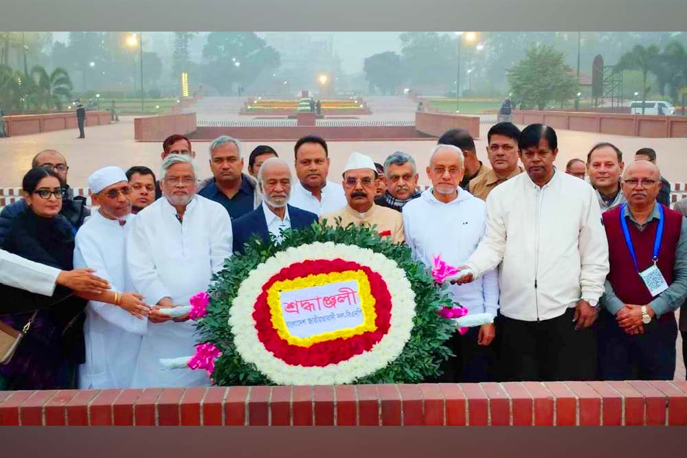 সূর্যাস্তের আগে পৌঁছাতে না পারায় স্মৃতিসৌধে তারেক রহমানের পক্ষে শ্রদ্ধা নিবেদন