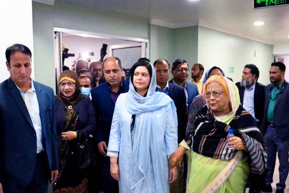 খালেদা জিয়াকে দেখতে জুবাইদা রহমান হাসপাতালে