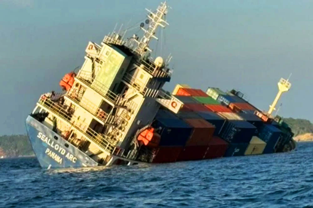 ফুকেট উপকূলে কন্টেইনার ভর্তি জাহাজ ডুবি, ১৬ বাংলাদেশি নাবিক উদ্ধার