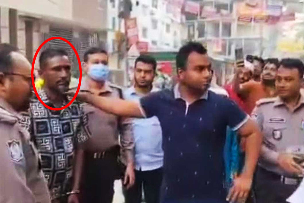 মোহাম্মদপুরে চাঁদাবাজ গ্রেপ্তার, হাতকড়া পরিয়ে পুলিশের মাইকিং