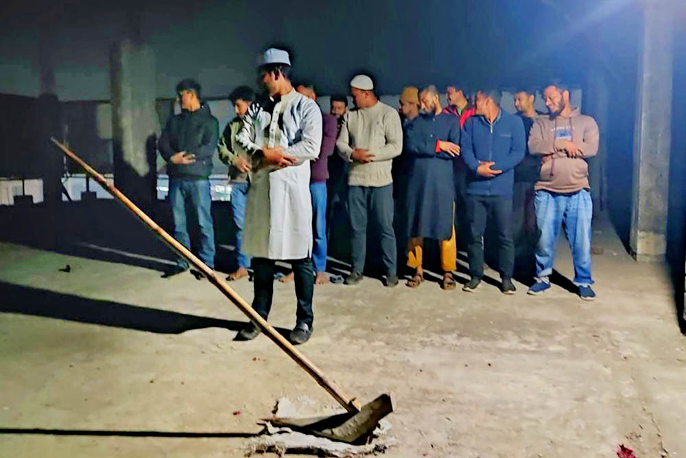 রংপুরে লাঙলের জানাজার ছবি সামাজিক মাধ্যমে ভাইরাল