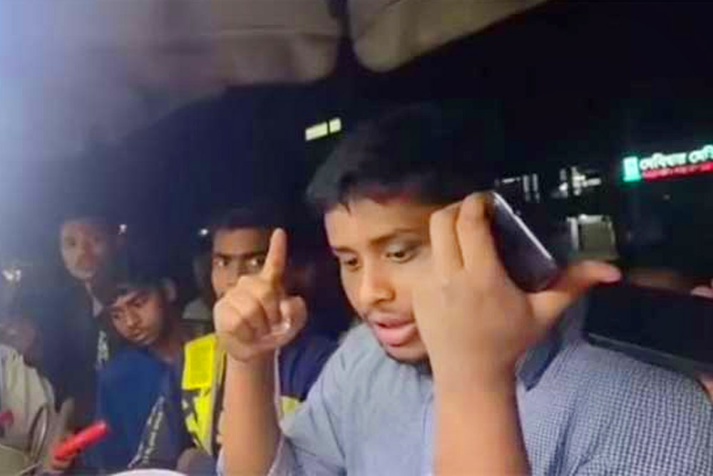 চাঁদা তুলতে আসলে খুঁটির সঙ্গে বেঁধে রাখবেন: হাসনাত আবদুল্লাহ